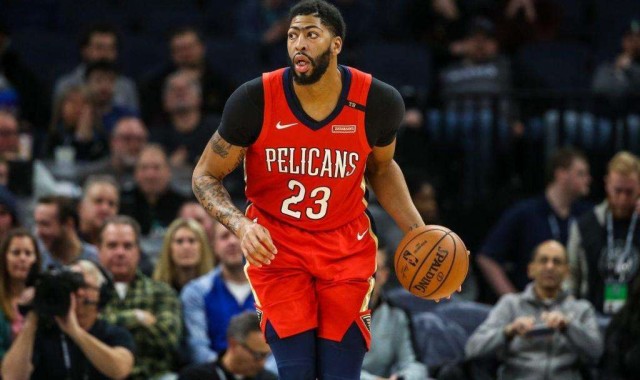  戈贝尔二十篮板制霸禁区，森林狼双塔发威轻取马刺