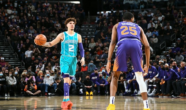  布克关键罚球锁定胜局，太阳险胜爵士守住西部次席