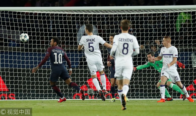  巴黎圣日耳曼主场大胜昂热稳固榜首位置  