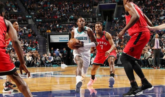  布伦森关键抢断反击，尼克斯险胜猛龙队