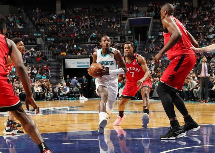  布伦森关键抢断反击，尼克斯险胜猛龙队