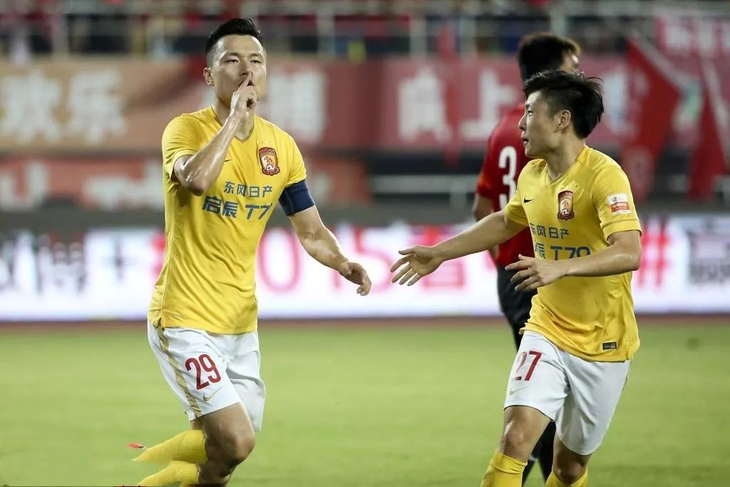  西汉姆联反击效率高，闪电战速决保级队